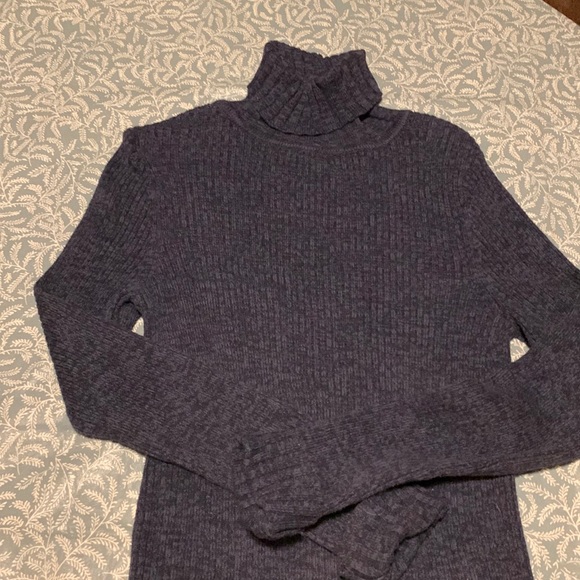 Sonoma Life Styles Navy Blue Turtleneck size small with indented grooves. - Picture 4 of 8